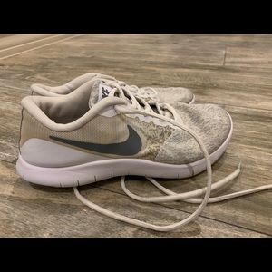 Nike womens tennis shoes